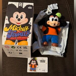 Mickey Family Cute Together Goofy Keychain